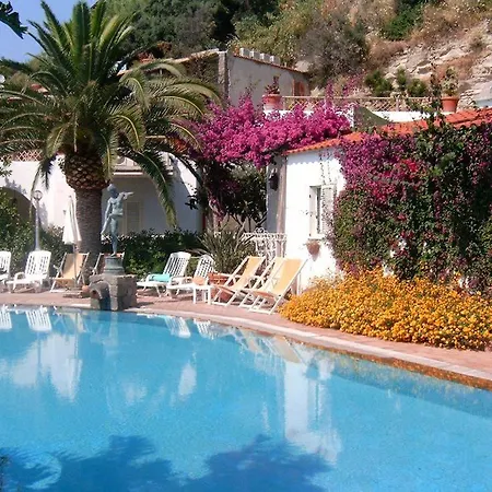 Semiramis De Charme & Pools Hotel