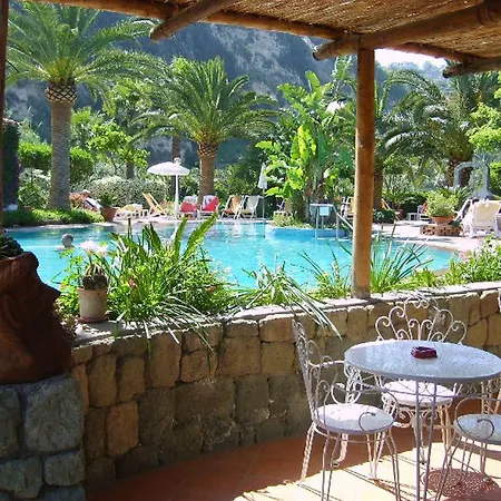 Semiramis De Charme & Pools Hotel