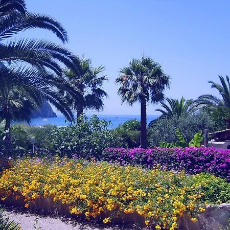 Hotel Semiramis De Charme & Pools 3*