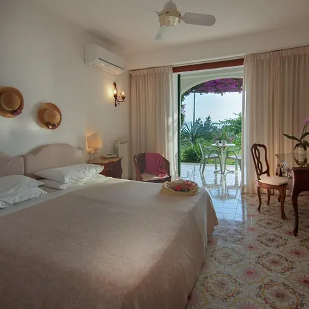 Отель Semiramis De Charme & Pools
