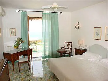 Отель Semiramis De Charme & Pools 3*