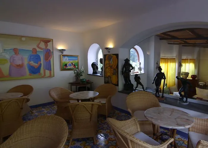 Hotel Semiramis De Charme & Pools