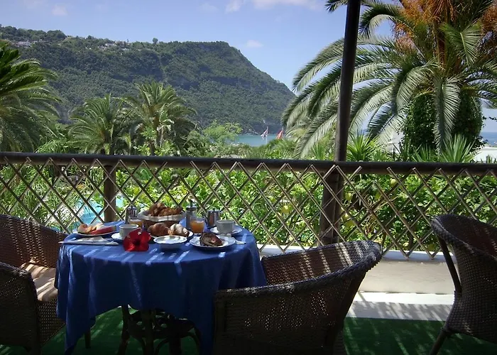 Semiramis De Charme & Pools Hotel 3*