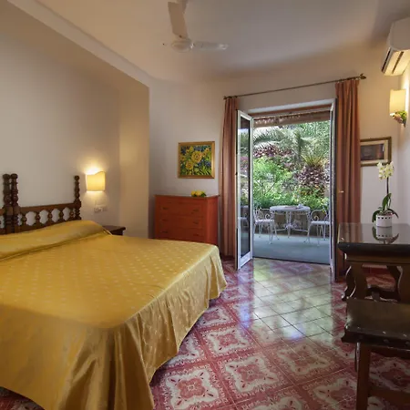 Semiramis De Charme & Pools Hotel 3*