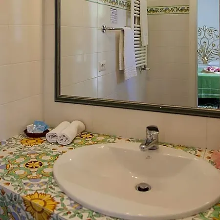 Hotel Semiramis De Charme & Pools 3*