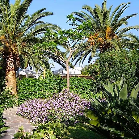 Semiramis De Charme & Pools Hotel 3*