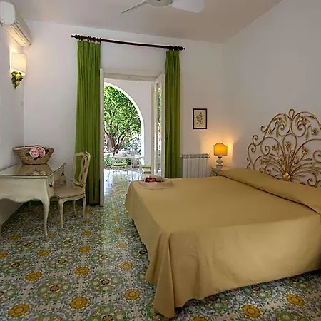 Semiramis De Charme & Pools