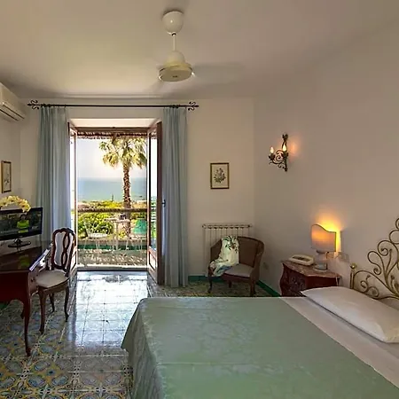 Semiramis De Charme & Pools Hotel