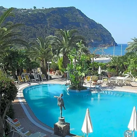 Hotel Semiramis De Charme & Pools