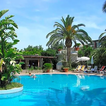 Semiramis De Charme & Pools Hotel 3*