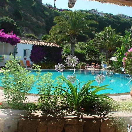 Semiramis De Charme&pools