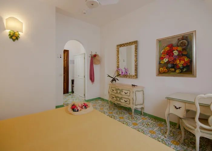 Semiramis De Charme & Pools 3*