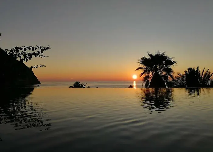 Semiramis De Charme & Pools