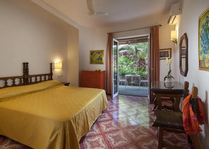 Semiramis De Charme & Pools