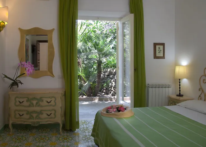 מלון Semiramis De Charme & Pools