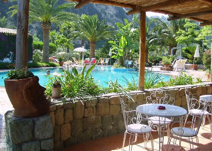 Semiramis De Charme & Pools מלון