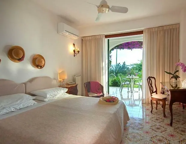 מלון Semiramis De Charme & Pools 3*